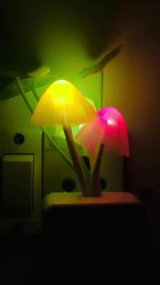 "Rainbow at Your Fingertips! – 7-Color LED Mushroom Light" 🌈👆